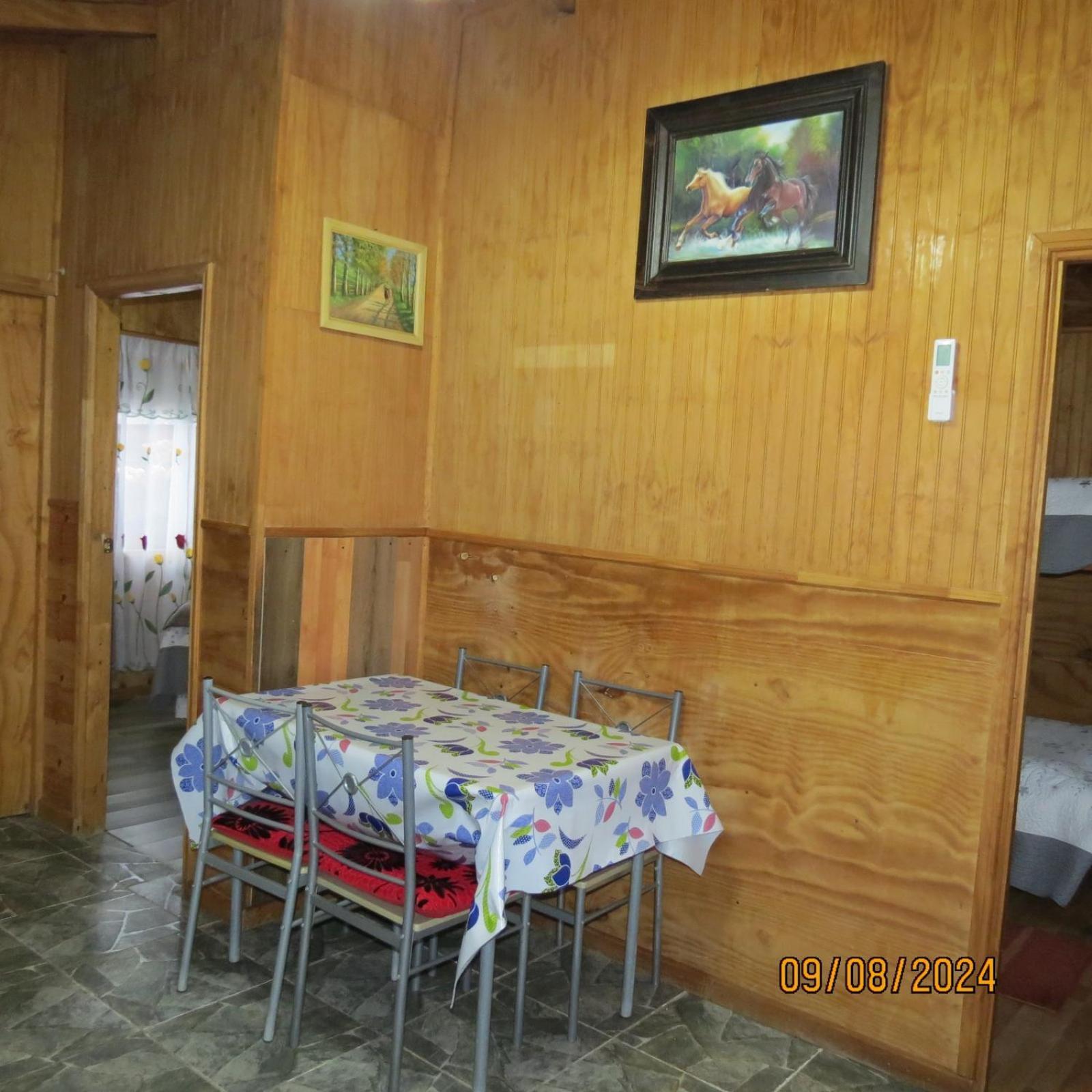 Hostal Y Cabanas Ventisquero Puerto Puyuguapi Exterior photo