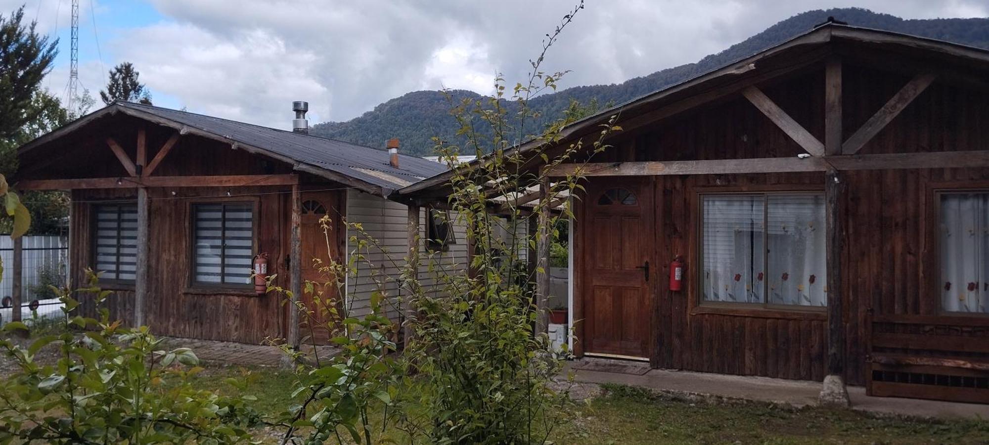 Hostal Y Cabanas Ventisquero Puerto Puyuguapi Exterior photo